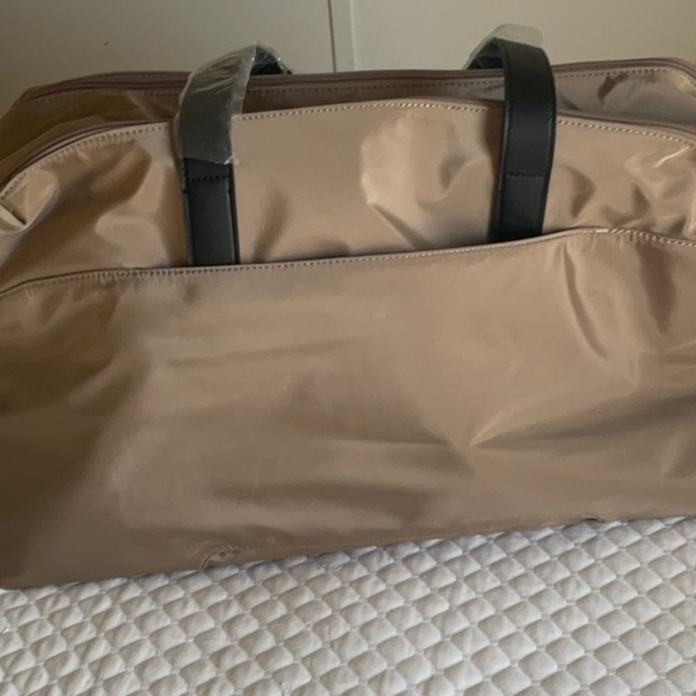 Avon Weekender Travel Bag - Picture 3 of 12